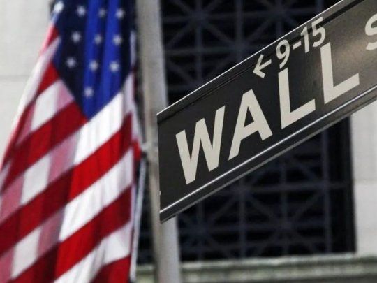  Wall Street cayó a pesar del optimismo inicial por el dato de inflación de EEUU
 