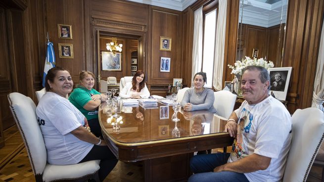  Cristina Kirchner recibió a los familiares de Lucio Dupuy tras la sanción de la ley
 