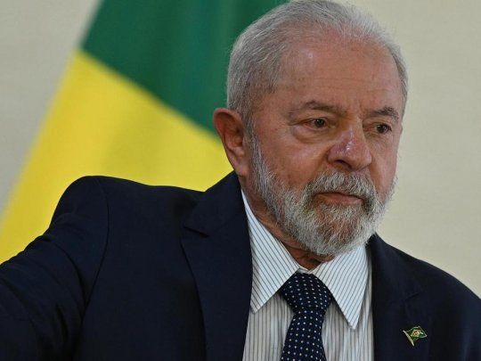  Lula da Silva postergó hasta el domingo su viaje a China por una neumonía
 