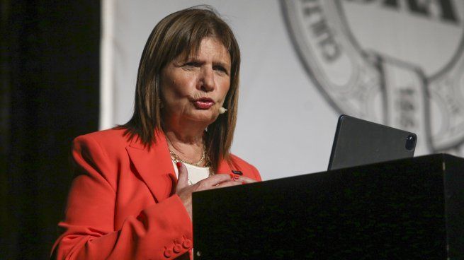  Patricia Bullrich deja la presidencia del PRO
 