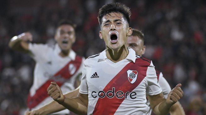  River aprovechó un insólito error del arquero y ganó en Rosario
 