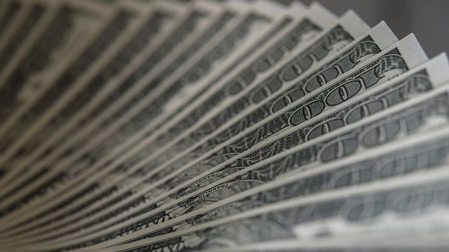  El dólar financiero anota su tercera suba en fila y queda a tiro de su récord
 