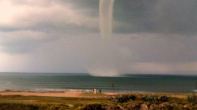  Necochea: una impresionante tromba marina sorprendió a los locales
 