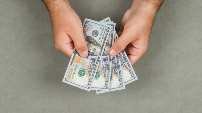  Sin ir al blue, este dólar es más barato, legal y casi sin cepo
 
