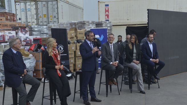  La Aduana entregó donaciones a 34 municipios bonaerenses
 