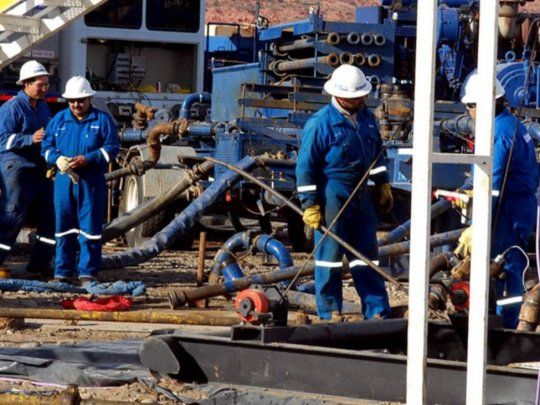  Petroleros acordaron una recomposición salarial del 25% hasta junio
 