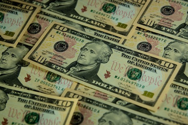 Dólar abre con leve alza entre nuevos signos de debilidad económica en EEUU