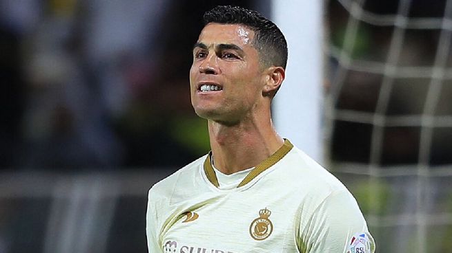  Cristiano Ronaldo hizo gestos obscenos a hinchas saudíes y piden su deportación
 