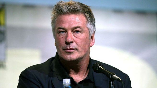  Retiran los cargos contra Alec Baldwin tras el accidente fatal en el set de 