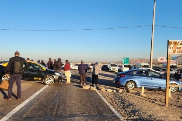 Paro en Calama en demanda de mayor seguridad provoca cortes a acceso al aeropuerto El Loa