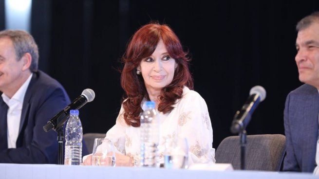  Primer mensaje de Cristina Fernández de Kirchner tras el anuncio de Alberto Fernández
 