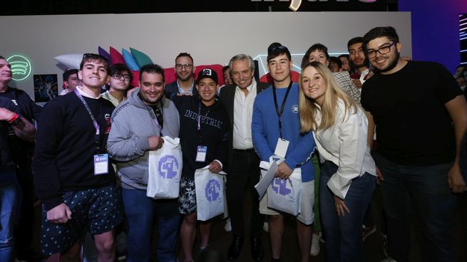  Con la visita de Alberto Fernández, cerró la Feria IT Joven: hubo 120 mil visitantes en cinco días
 