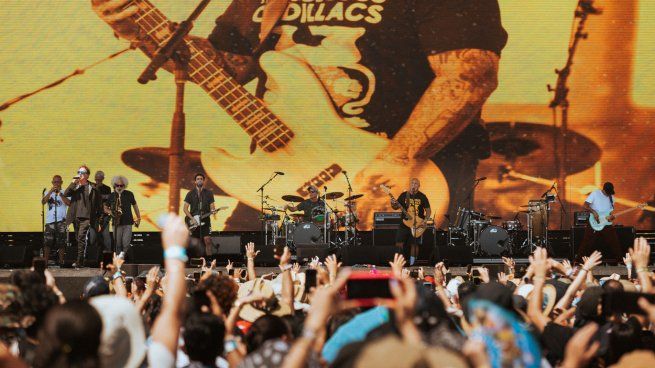  Los Fabulosos Cadillacs volvieron a hacer vibrar al público de Coachella 
 