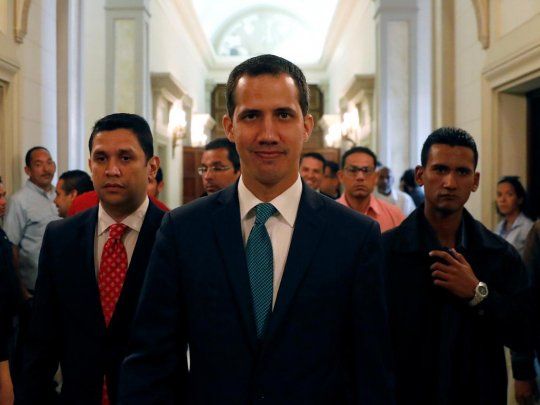  Juan Guaidó sorprendió a todos: dejó Venezuela y llegó a Colombia a pie
 