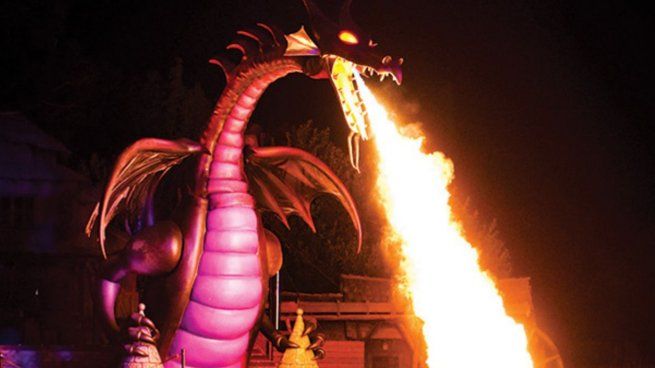  Susto en Disney: un dragón de 13 metros se incendió en pleno show
 