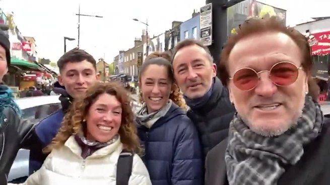  Una familia argentina se cruzó con unos imitadores de U2 y fue furor en redes
 