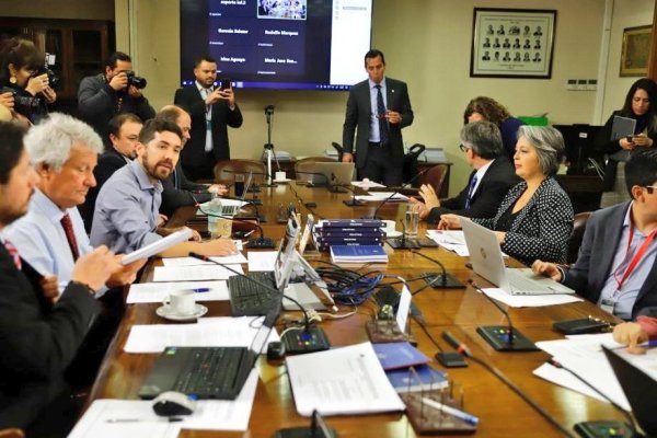 Salario mínimo: tenso debate en comisión de Trabajo de la Cámara marca el inicio del debate legislativo