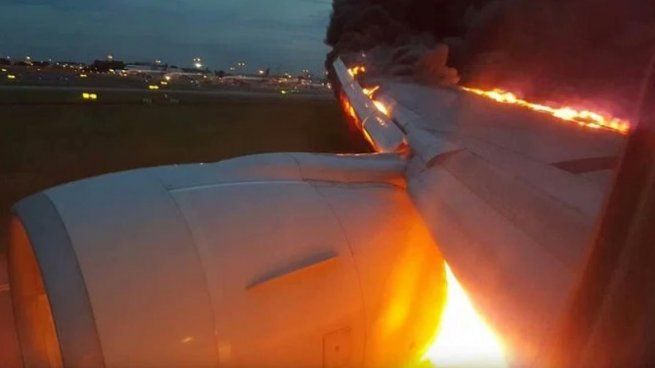  Pánico en las alturas: casi se prende fuego el avión que transportaba a un equipo de fútbol femenino
 