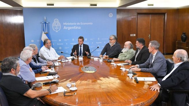  Sergio Massa convocó a una mesa de trabajo con empresarios para retrotraer precios
 