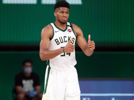  Antetokounmpo le dio una lección a un periodista sobre el fracaso en el deporte
 