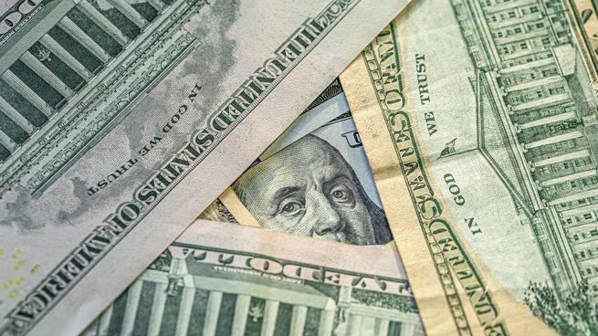  El súper dólar tuvo su mejor rendimiento mensual desde fines de febrero
 