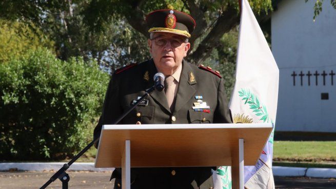  El ministro de Defensa removió a un general por revindicar a represores de la dictadura
 