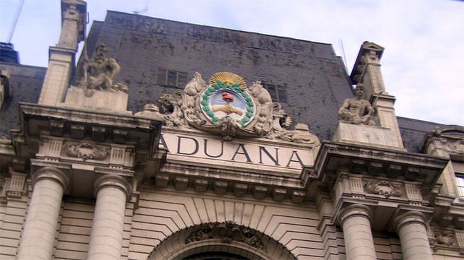  Aduana suspendió a más de 50 exportadores por irregularidades con divisas
 