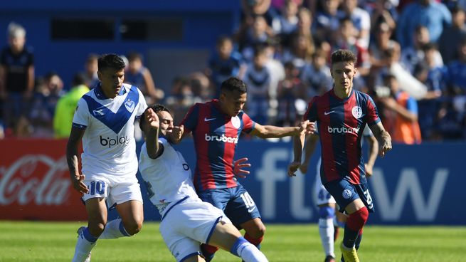  San Lorenzo empató un duelo intenso y con polémica y no pudo acercarse a River
 