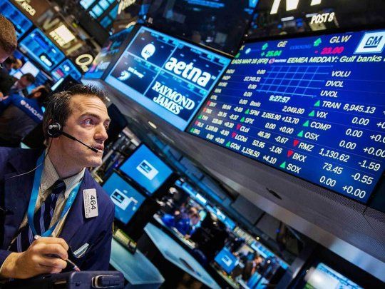  Wall Street cotiza mixto tras el cierre de First Republic y las acciones de JPMorgan suben hasta 3%
 