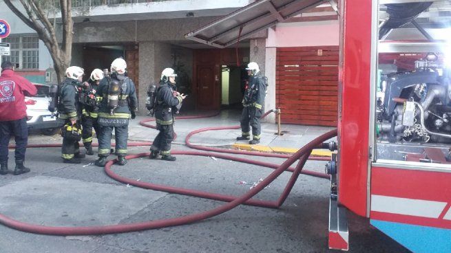  Incendio en Caballito: cuatro personas afectadas por inhalación de humo
 