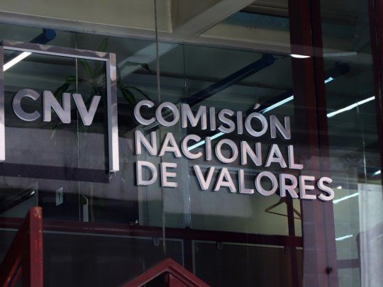  Dólar: cómo es la maniobra financiera que bloqueó la CNV para mantener a raya al CCL
 