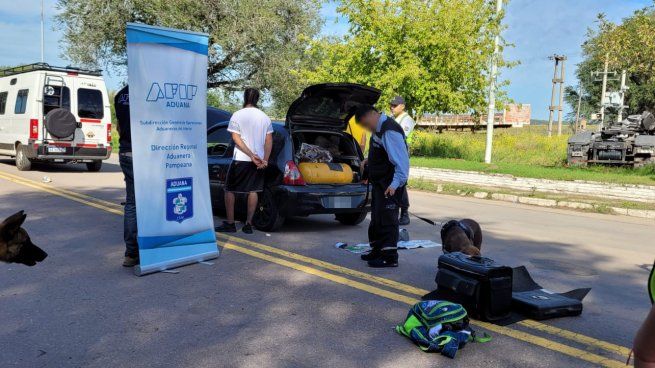  Operativo de Aduana: trajo 800 pares de guantes de golf y dijo que eran para sus amigos
 