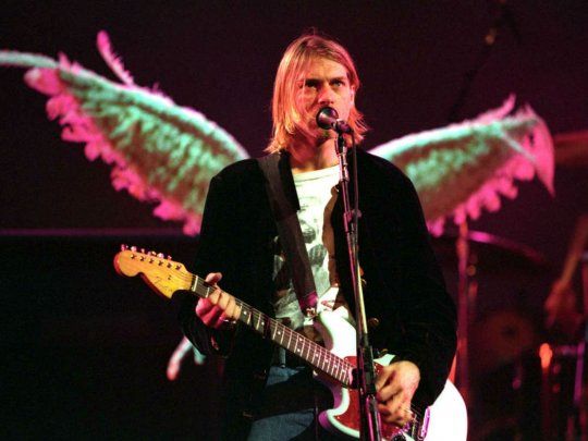  Una guitarra destrozada por Kurt Cobain sale a subasta
 