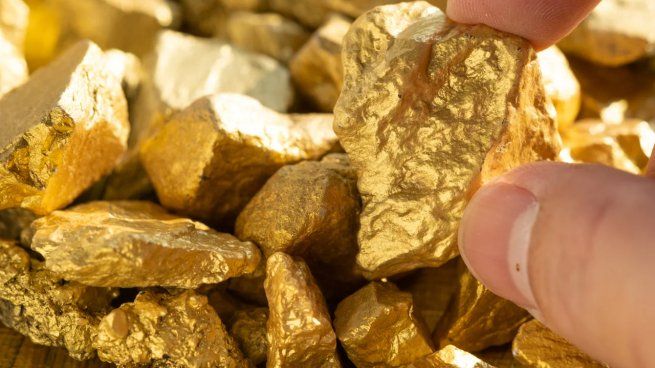  El oro acelera marcha alcista tras señal de la Fed y queda a un paso de su récord histórico
 