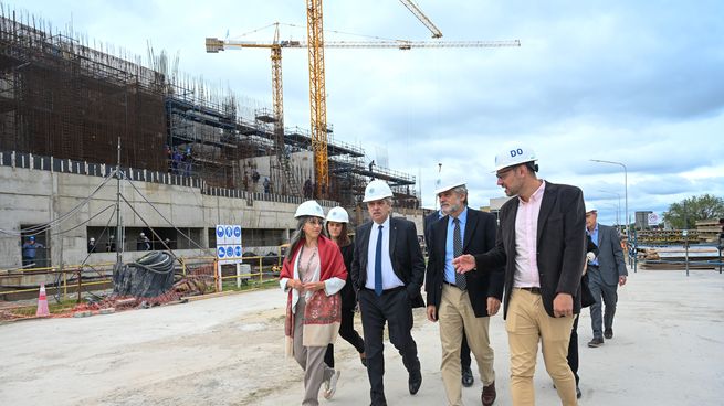  Alberto Fernández recorrió las obras del primer reactor de potencia 100% argentino
 