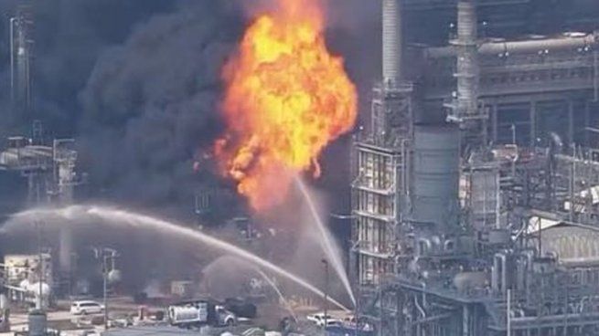  Impresionante incendio en una refinería Pemex de Texas deja seis heridos
 