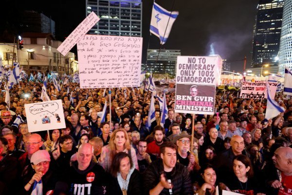 La agitación política sacude a Israel con multitudinarias protestas en rechazo a reforma judicial