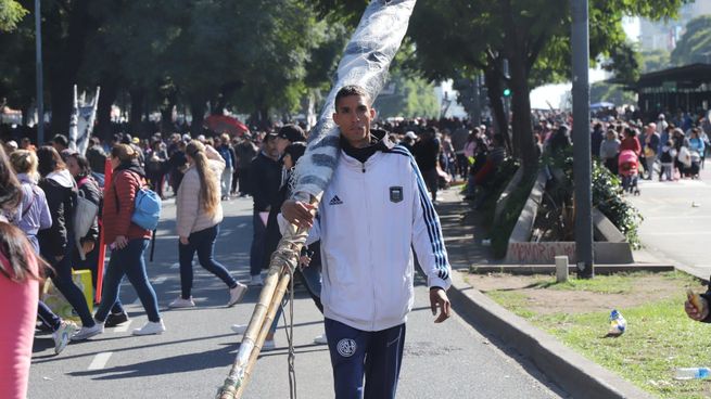  Piqueteros marchan a Desarrollo Social y amenazan con otro acampe en la 9 de Julio
 