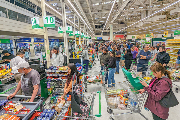 Utilidades de Cencosud bajan el primer trimestre a pesar de mejor desempeño del canal supermercados