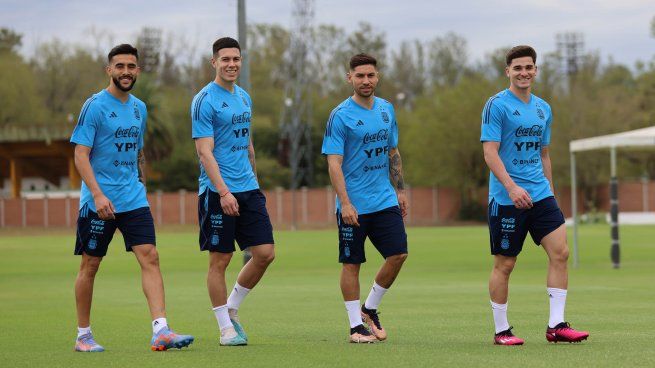  La Selección se entrena en Ezeiza antes de viajar a Paraguay y Santiago del Estero
 