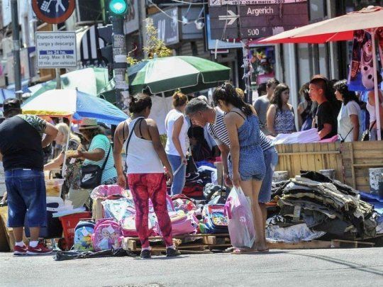  La venta ilegal callejera bajó 1,2% en abril: cuál es el rubro más comercializado
 