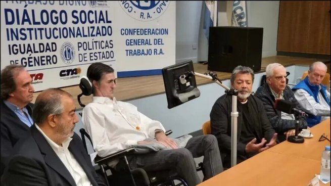  La CGT, Moyano y Esteban Bullrich, en una reunión de propuestas antigrieta
 