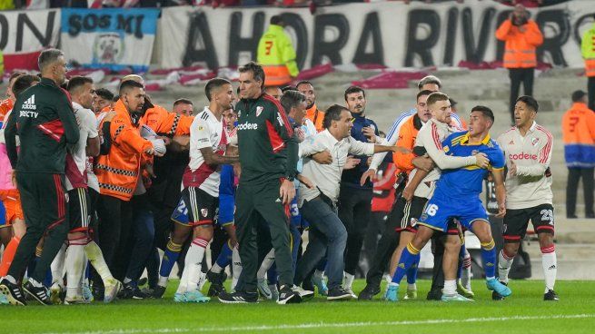  Conocé las sanciones de la AFA para los jugadores de River y Boca tras el escándalo
 