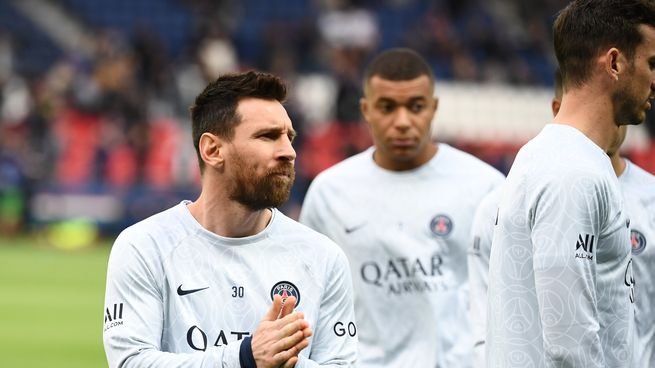  Messi volvió a jugar y otra vez fue silbado por los hinchas del PSG
 