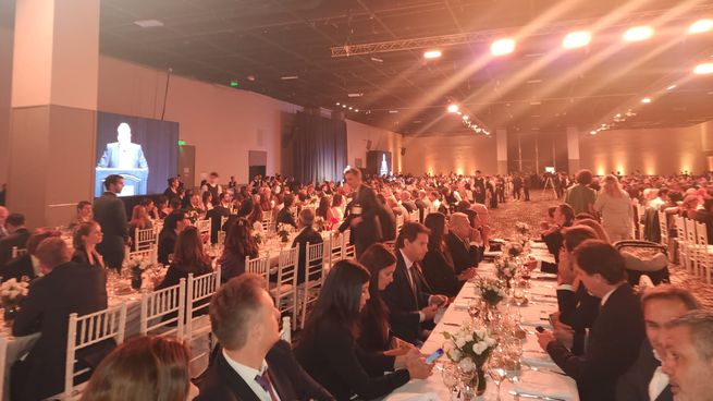  Más de 1.000 dirigentes políticos y sociales participan de la cena anual de Cippec
 