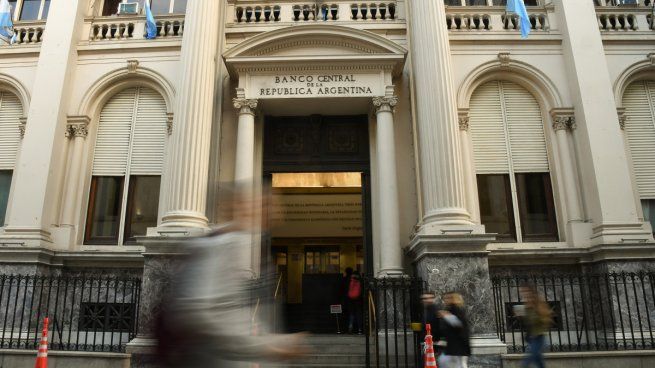  Oficial: el Banco Central subió las tasas al 97%
 