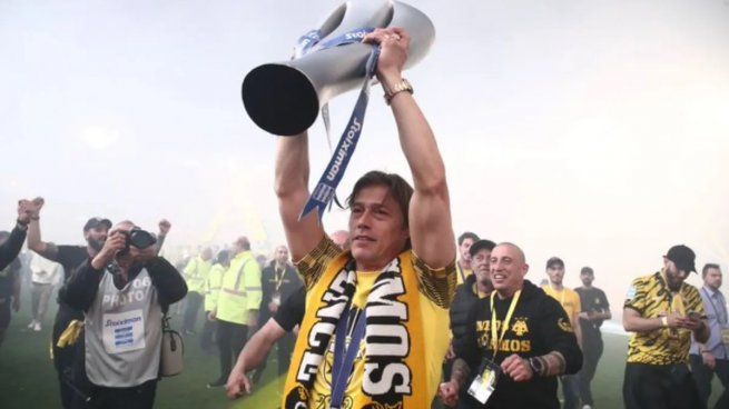  Almeyda se consagró campeón en Grecia con el AEK Atenas
 