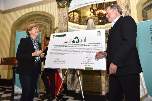 Ley REP: Municipalidad de Providencia y ReSimple sellan acuerdo para implementar nuevo sistema de reciclaje domiciliario