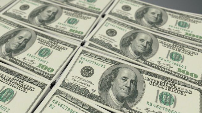  Dólar financiero tocó mayor valor del mes, pero brecha con el blue llegó a máximo de 2 semanas
 