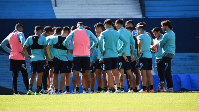  El plantel de Racing se entrena con custodia policial en Avellaneda
 